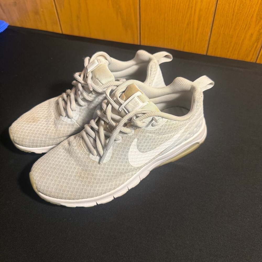 Nike Air Max Motion Women's Running Shoes Style 833662-010 White